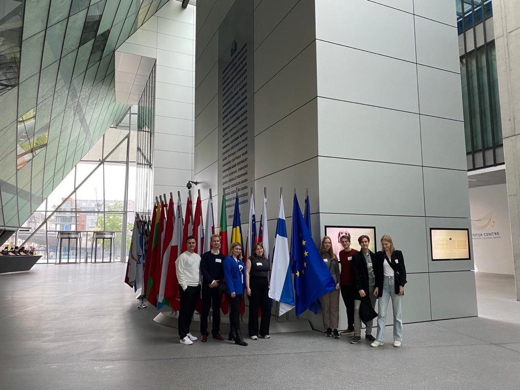 What is the European Central Bank and how does it work